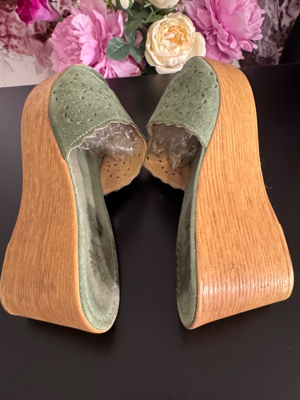 Sotto Sopra Green Suede Laser-Cut Open-Toe Wedge Mules - Picture 5 of 8